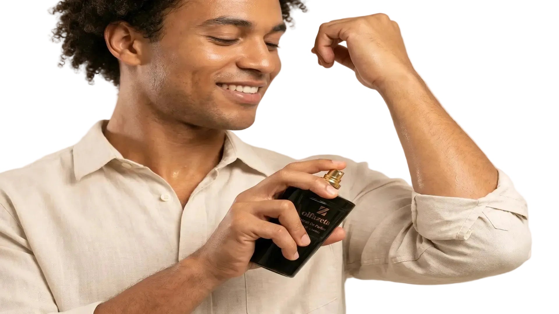 Gros plan sur un homme qui vaporise un parfum haut de gamme de couleur noire sur son avant-bras.